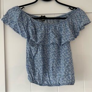 🐧2/$15 Off the Shoulder Floral Shirt